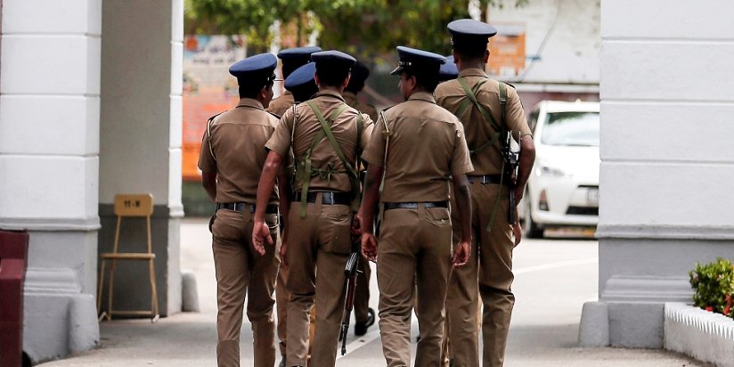 නීති ශිෂ්‍යයෙකුට පහරදුන් පෑලියගොඩ පොලීසියේ නිළධාරීන් පිරිසකගේ වැඩ තහනම්