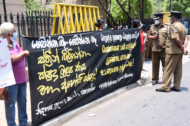 ක්ෂුද්‍ර මූල්‍ය ණය වින්දිතයෝ සියදිවි නසාගනිද්දී දයා ගමගේලාට රාජ්‍ය බැංකුවලින් ණය සහන දෙන හැටි