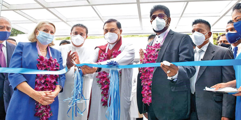 එක වල්ලේ පොල් – බාල ඖෂධ ගන්න අත්සන් කළේ කෙහෙළිය නෙමෙයි බැසිල්ලු