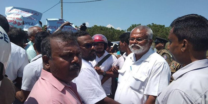 පොන්නාවේලි සිමෙන්ති කර්මාන්තශාලාවට එරෙහි අරගලයට පැමිණි ඩග්ලස්ව ගම්වැසියන් පන්නා දමයි