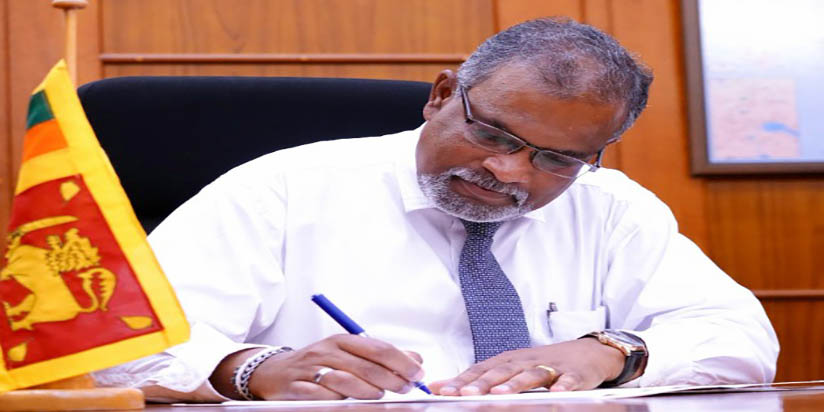 රාජ්‍ය සේවක වැටුප් වැඩිකිරීමට එරෙහි වූ මහින්ද සිරිවර්ධන මුදල් අමාත්‍යාංශ ලේකම්