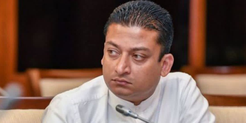 වින්දිත දැරිය ගැන කැත ප්‍රකාශයක් කළ දිලුම් අමුණුගම ඇඟ බේරගන්න හදයි
